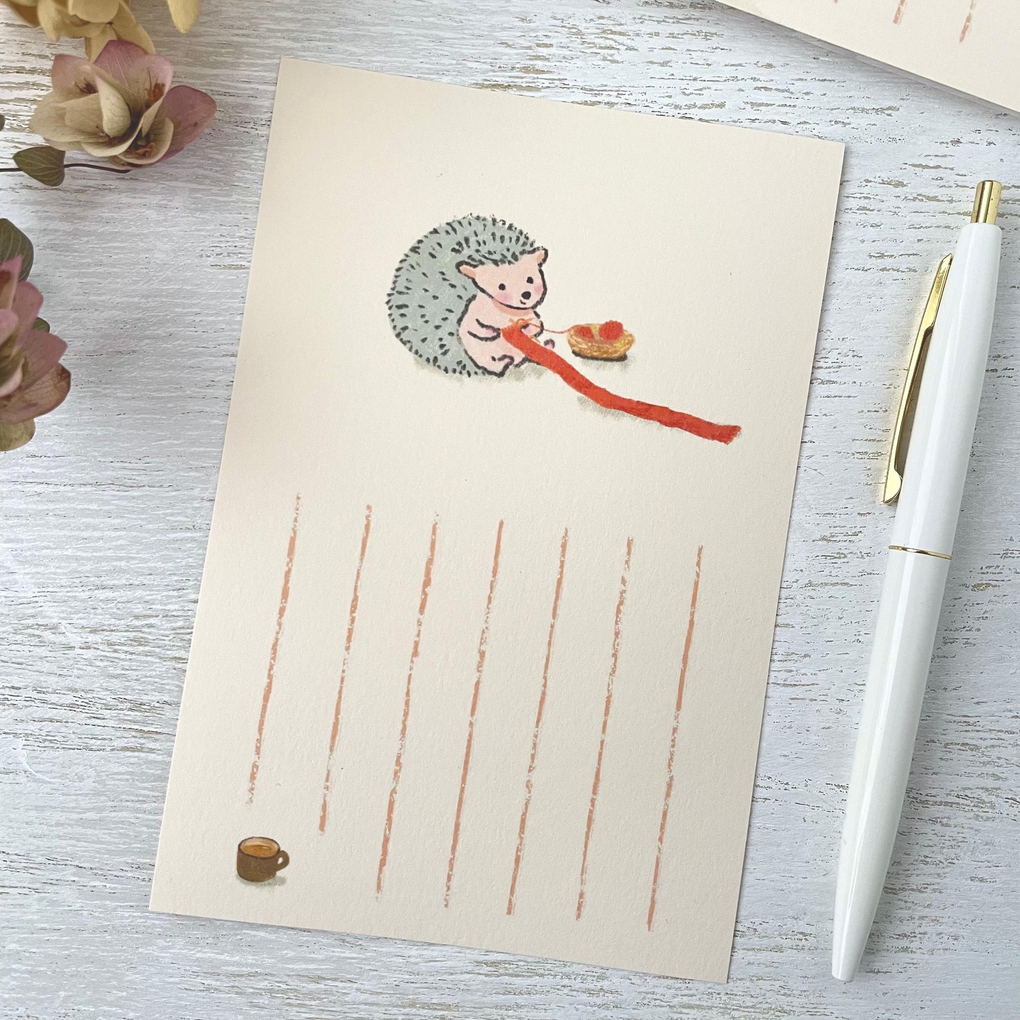 ハリネズミちゃんののんびり編み物３枚ポストカード